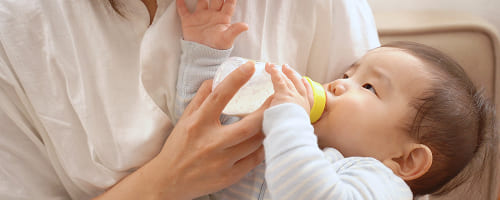 授乳室にて授乳